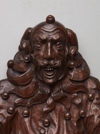 A German Harlequin oak wood Wall Bracket, circa 1880 - image 3