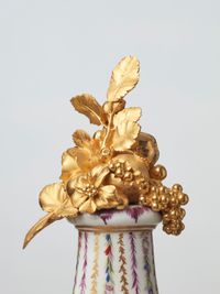 Rare French porcelain and gilt bronze mantel clock by Godon, circa 1785 - image 11