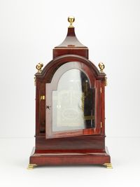 A very decorative imposing smart bracket clock. - image 5