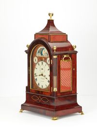 A very decorative imposing smart bracket clock. - image 3