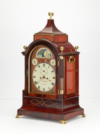 A very decorative imposing smart bracket clock. - image 2