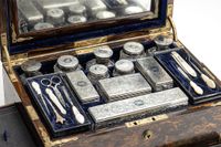 A very nice high-quality Victorian traveling beauty case - image 2