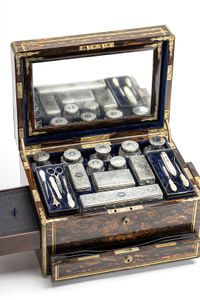 A very nice high-quality Victorian traveling beauty case - image 1