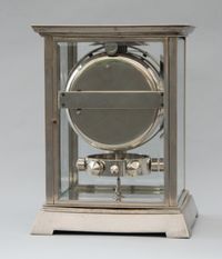 M122 Vernikkelde Art Deco stijl J.L. Reutter 4 zijdig verglaasde Atmos klok, in kleine uitvoering. - afbeelding 4