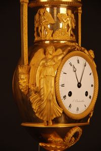 PV05 Vaseshape mantelclock with gilt case - image 5