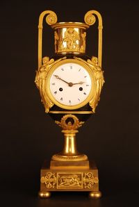 PV04 Vaseshape mantelclock with gilt and patina case - image 2