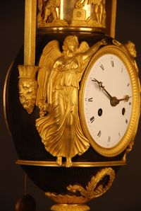 PV04 Vaseshape mantelclock with gilt and patina case - image 3