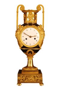 PV04 Vaseshape mantelclock with gilt and patina case - image 1