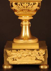 PV07 French 'Urn' or vaseshape mantel clock - afbeelding 3