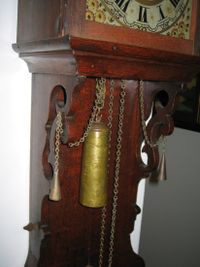 DW24 Bijzonder Fries staartklokje, zgn. kantoortje of notarisklok, ca. 1830, in volledig originele staat - afbeelding 6