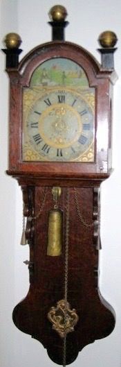 DW24 Bijzonder Fries staartklokje, zgn. kantoortje of notarisklok, ca. 1830, in volledig originele staat - afbeelding 2