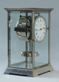 M204 Vernikkelde Art Deco stijl J.L. Reutter 4 zijdig verglaasde Atmos klok, in grote uitvoering. - afbeelding 3