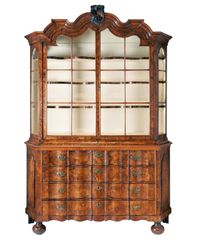 A Dutch Louis XV Burr-Walnut Display Cabinet - afbeelding 1