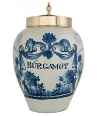 Een Paar Delfts Aardewerk Tabakspotten met Koperen Deksels - 'Burgamot' en 'Rappé' - afbeelding 3