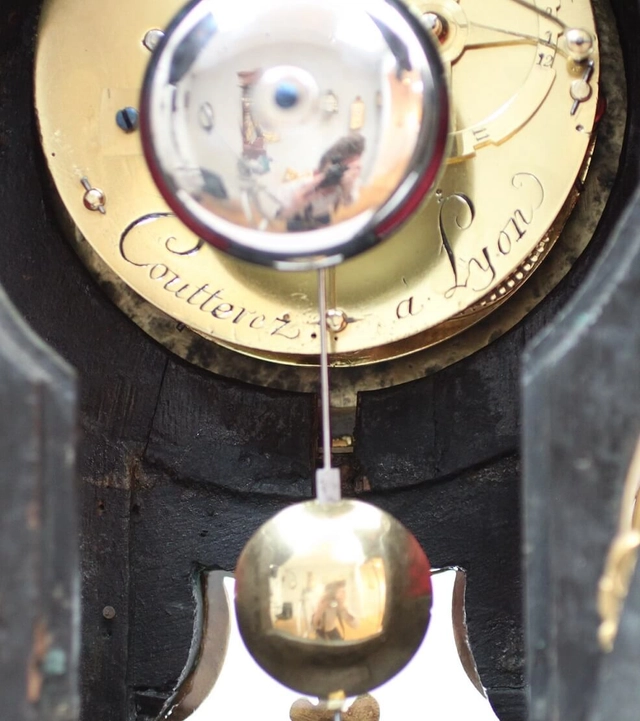 A small French Louis XV corne verte bracket clock, Coutterez A Lyon - afbeelding 7