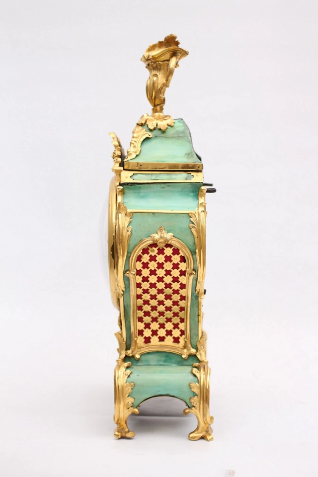 A small French Louis XV corne verte bracket clock, Coutterez A Lyon - afbeelding 3