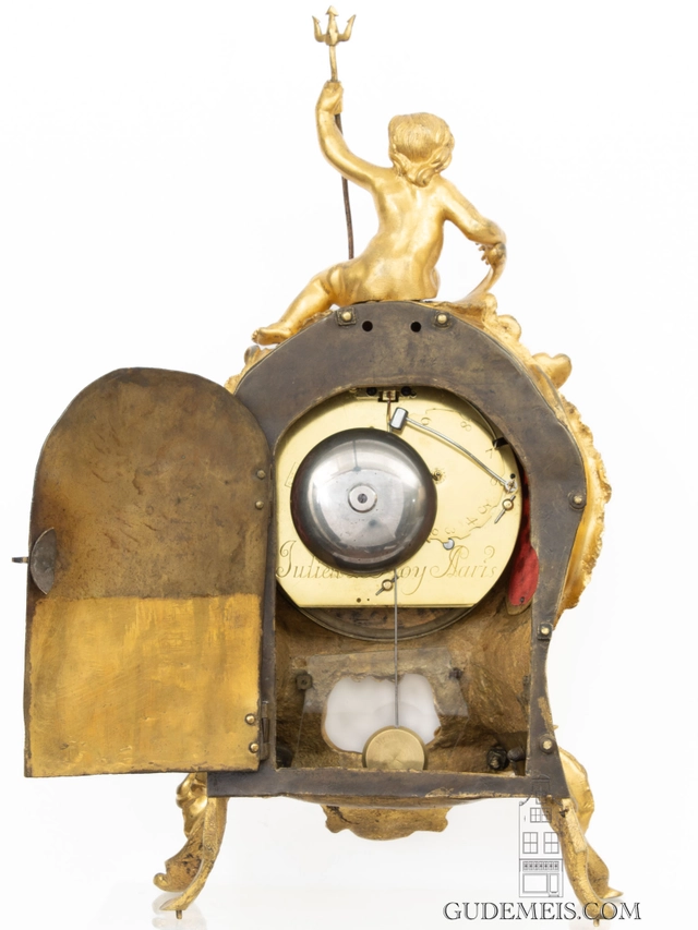 Een zeldzaam en klein Frans Louis XV verguld bronzen consoleklokje, Leroy A Paris, circa 1745. - afbeelding 5