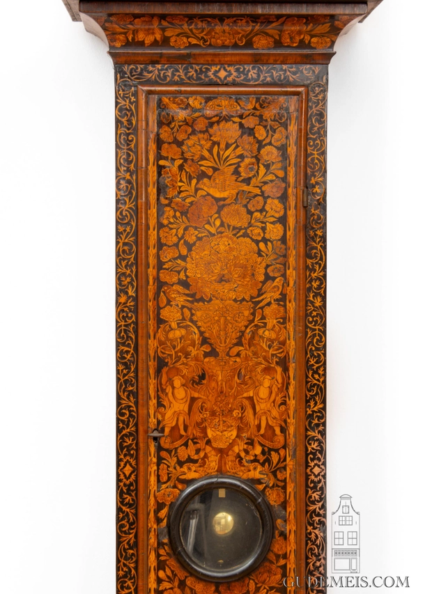 Éen vroege Engelse staande met marquetterie inleg, Williamson London, circa 1695. - afbeelding 8