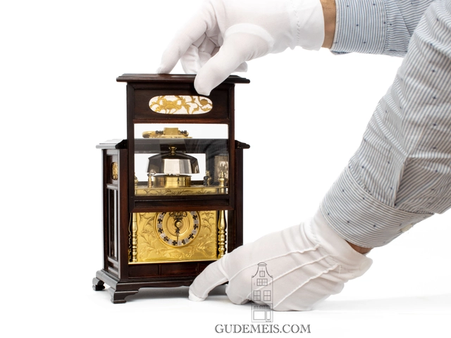 Une horloge de table japonaise avec carillon et calendrier, Makura-Dokei, vers 1840. - afbeelding 5