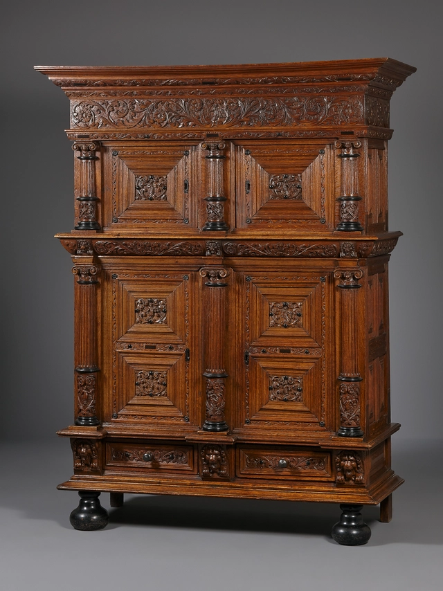 Holländischer viertüriger Renaissance-Säulenschrank