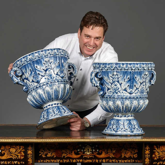 Pair of blue and white Delftware garden vases - afbeelding 1