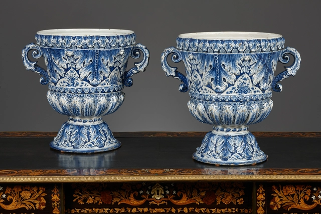 Pair of blue and white Delftware garden vases - afbeelding 2