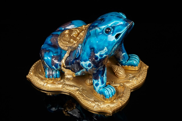 French mounted Régence inkwell in the shape of a Chinese porcelain toad - afbeelding 1