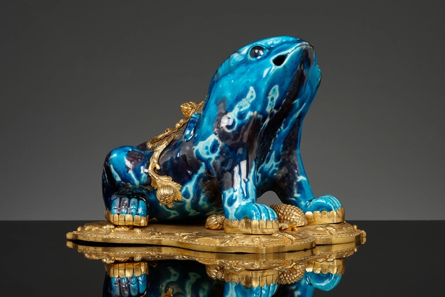 French mounted Régence inkwell in the shape of a Chinese porcelain toad - afbeelding 2