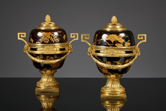 Paire de pots-pourris d’époque Louis XVI