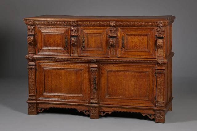 Südniederländischer fünftüriger Renaissance-Schrank