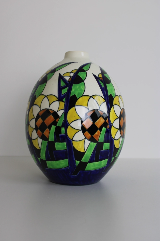 Charles Catteau, Boch Keramis, white ceramic vase with colored stylized flowers and leaves. Décor 1265 - afbeelding 1