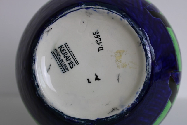 Charles Catteau, Boch Keramis, white ceramic vase with colored stylized flowers and leaves. Décor 1265 - afbeelding 2