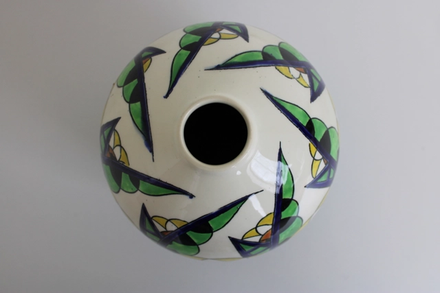 Charles Catteau, Boch Keramis, white ceramic vase with colored stylized flowers and leaves. Décor 1265 - afbeelding 3