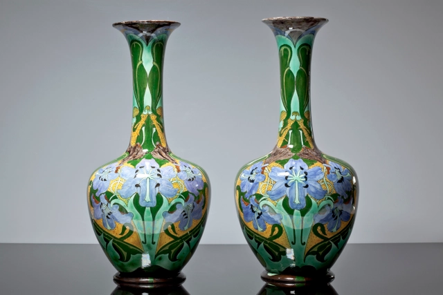 Stel aardewerken vazen door Wed. N.S.A. Brantjes & Co, model 503, circa 1900 - afbeelding 1