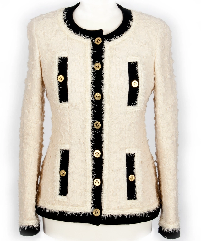 Chanel Jas in Ivoorkleur met Zwart Bouclé