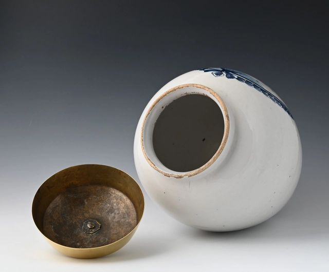 Ein Delfter Steingut-Tabaktopf - afbeelding 3