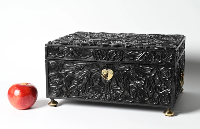 A Dutch colonial document chest - afbeelding 2