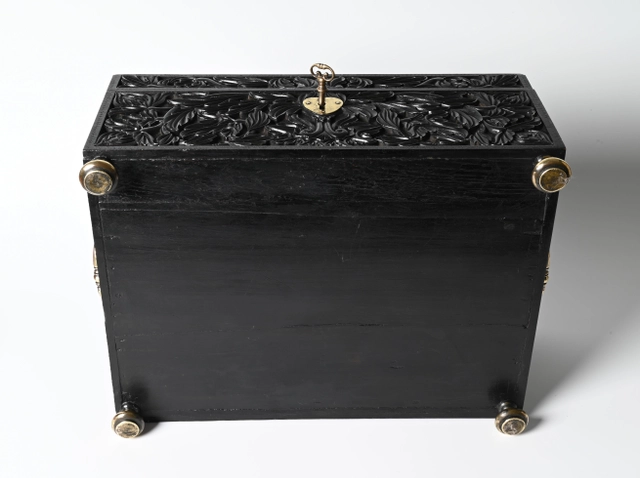 A Dutch colonial document chest - afbeelding 9