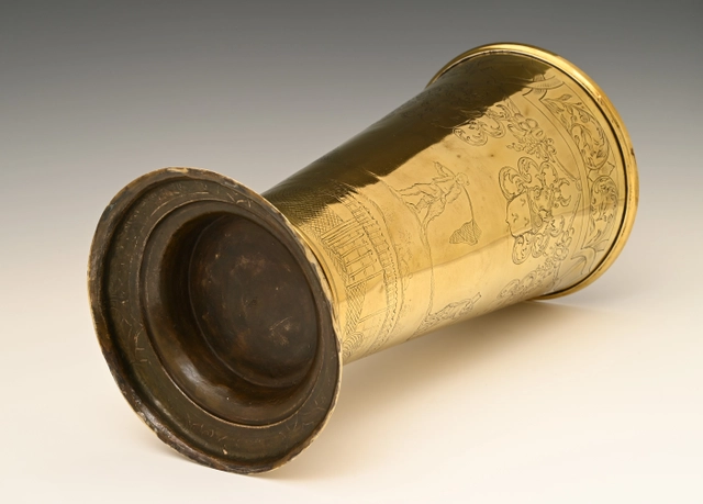 A rare brass cup - afbeelding 9