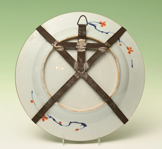 Een paar Chinees porseleinen Imari Schotels. - afbeelding 3