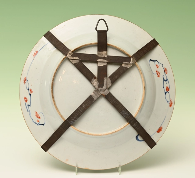 Een paar Chinees porseleinen Imari Schotels. - afbeelding 5