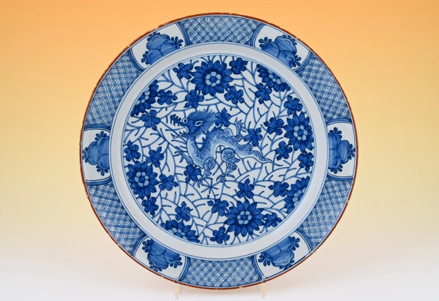 Een Delfts aardewerk schotel - afbeelding 1