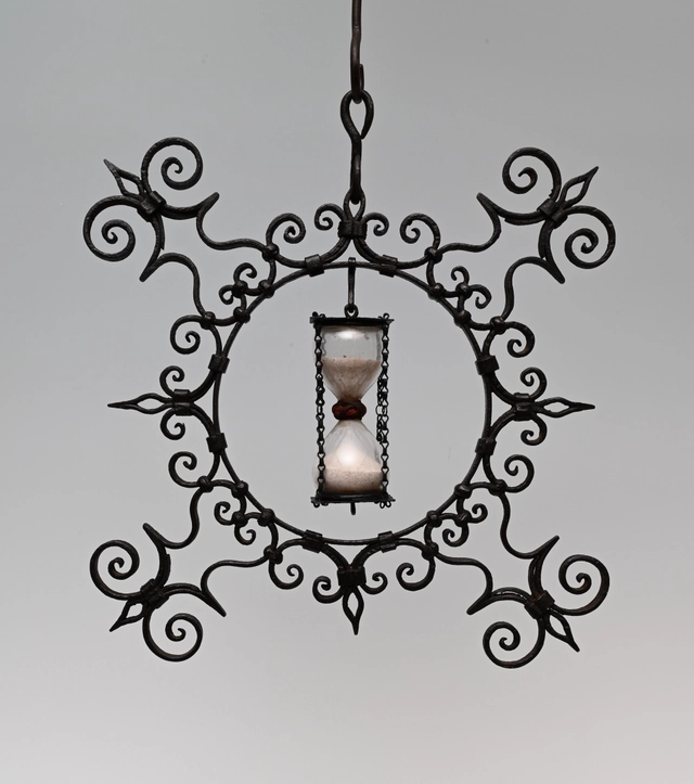 A unique hourglass - afbeelding 1