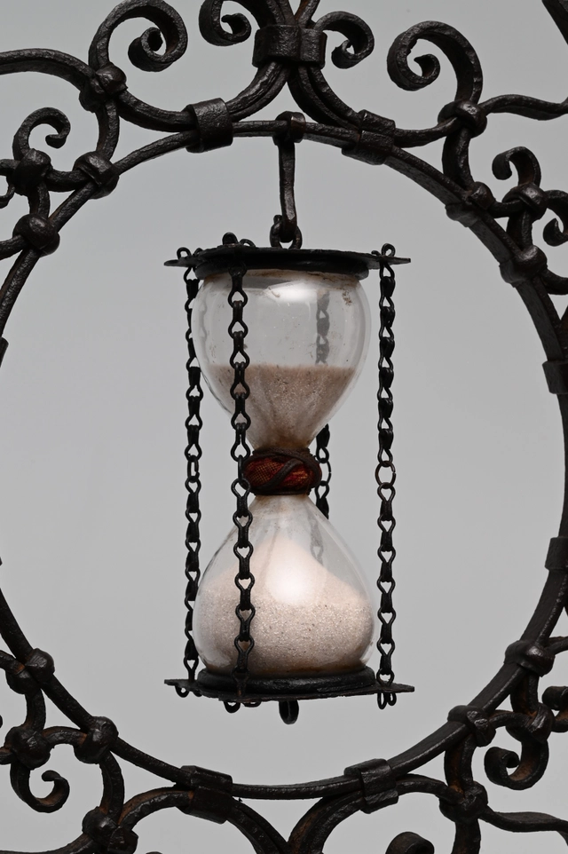 A unique hourglass - afbeelding 2