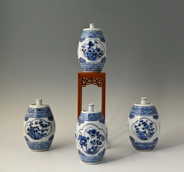 Four Chinese porcelain liquor casks - image 1