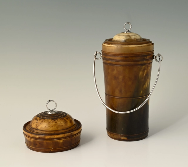 An eight-piece travel mug set - image 2