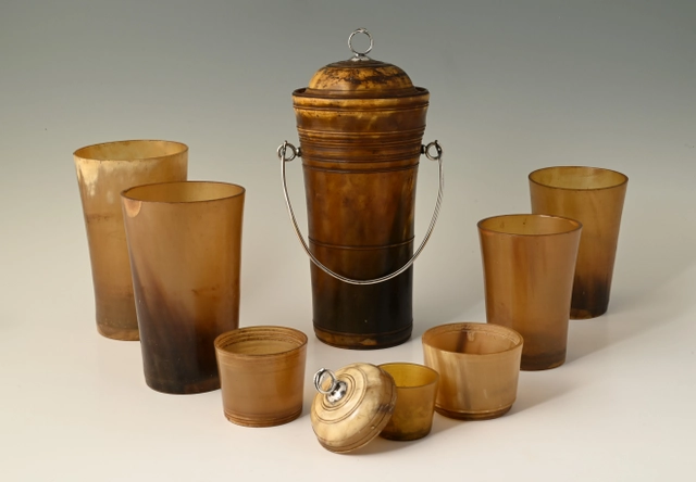 An eight-piece travel mug set - image 1