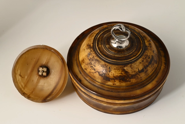 An eight-piece travel mug set - image 3