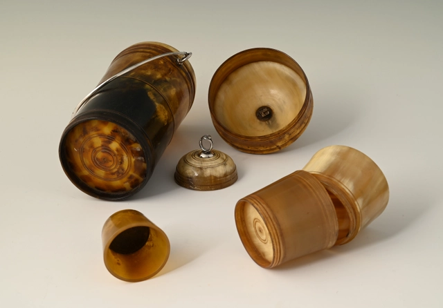 An eight-piece travel mug set - image 4