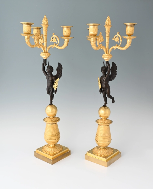 Un ensemble de bougeoirs Empire - image 2